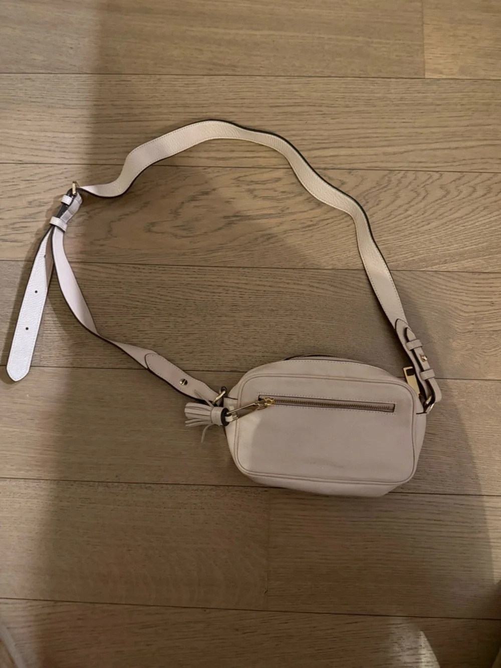 Marc Jacobs light pink  Crossbody Belt Bag with Gold Hardware - Picture 6 of 6